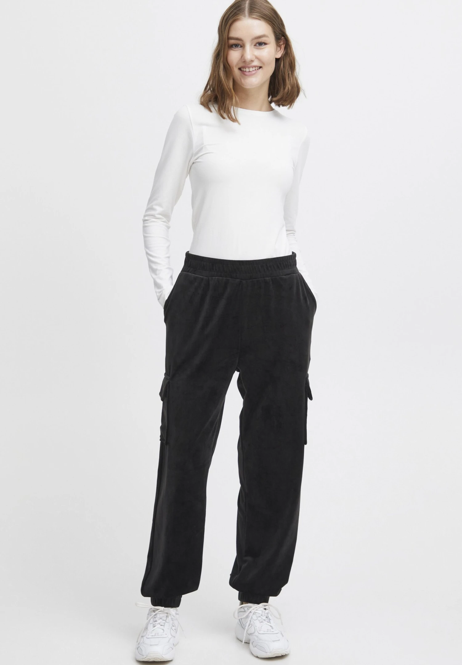 OXMO OXMITALA BAGGY FIT - Cargo Trousers - Black 2 OXMO OXMITALA BAGGY FIT - Cargo Trousers - Black - Image 2
