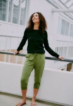 OXMO OXODDA REGULAR FIT - Tracksuit Bottoms - Olivine -OXMO Store c5b0fa8a1723439380b5f3bb1dc71070