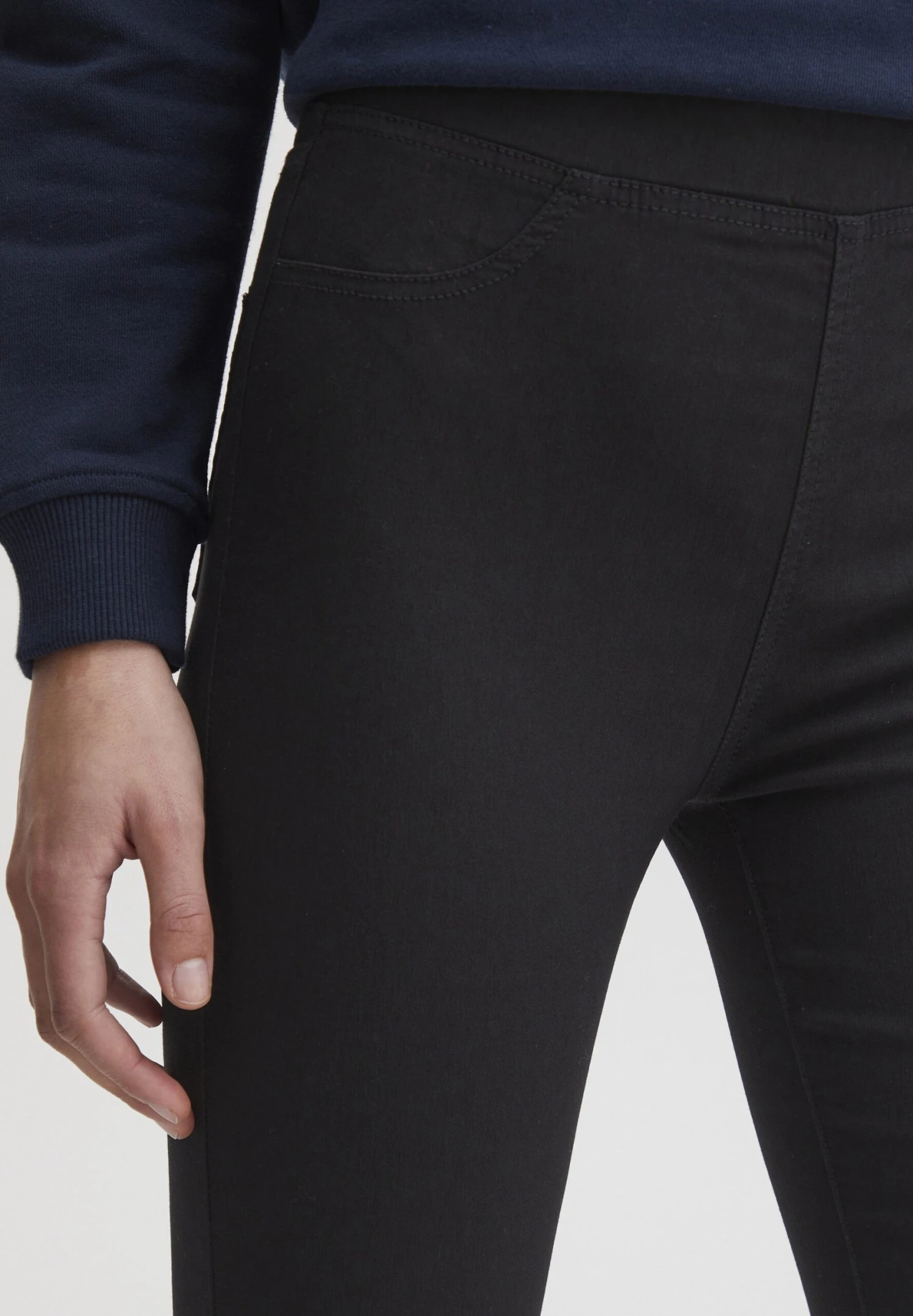 OXMO OXKEANA SLIM FIT - Shorts - Black 4 OXMO OXKEANA SLIM FIT - Shorts - Black - Image 4