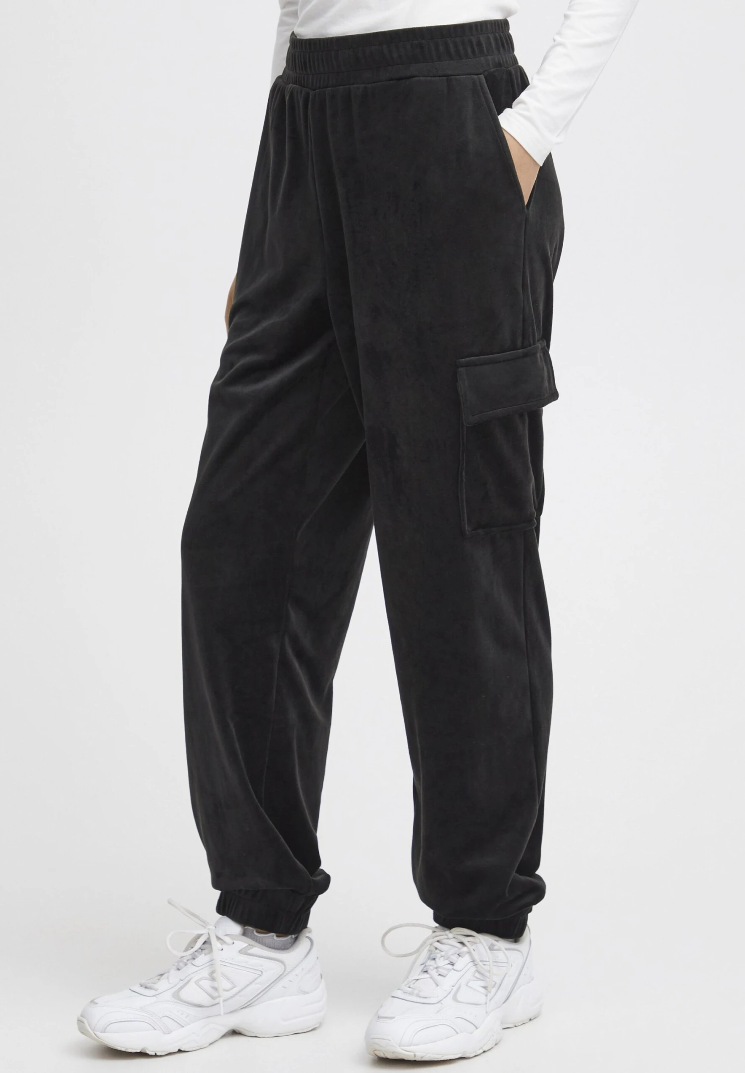 OXMO OXMITALA BAGGY FIT - Cargo Trousers - Black 1 OXMO OXMITALA BAGGY FIT - Cargo Trousers - Black