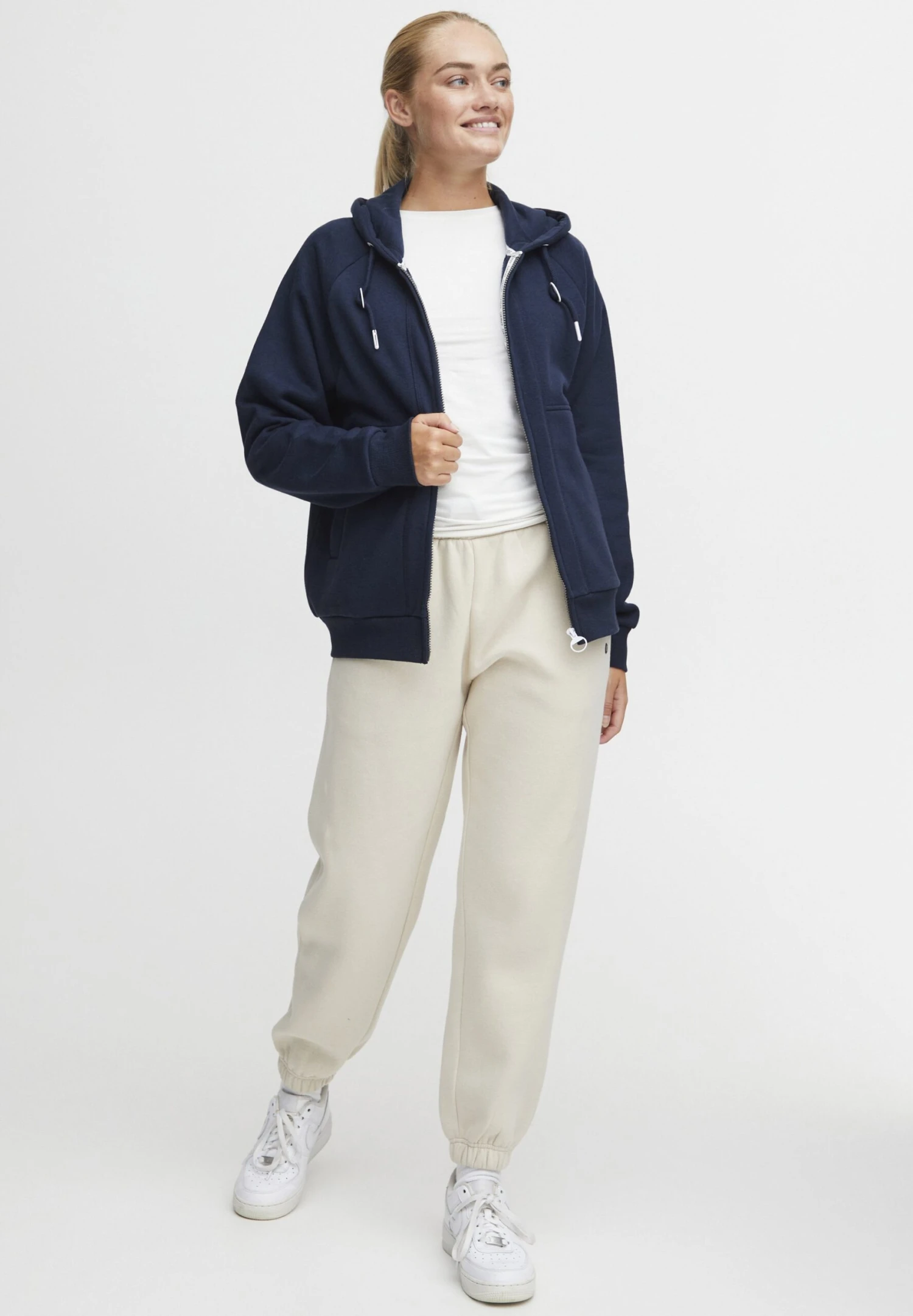 OXMO OXANDIE - Zip-up Sweatshirt - Total Eclipse 2 OXMO OXANDIE - Zip-up Sweatshirt - Total Eclipse - Image 2