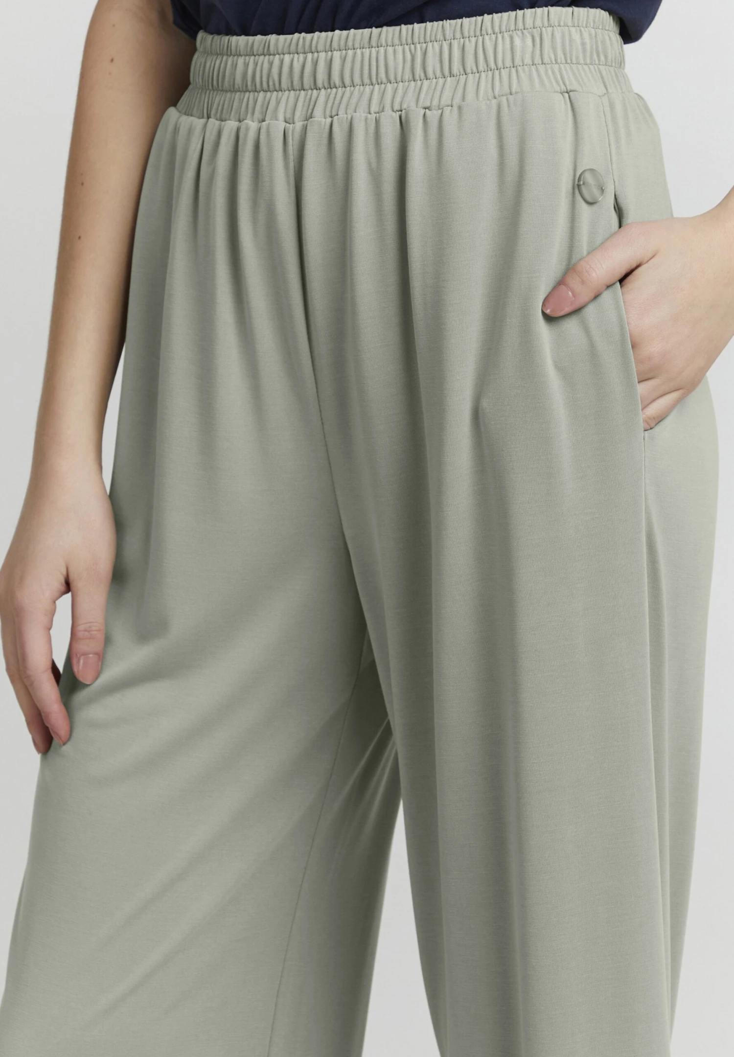 OXMO OXBRYNDIS REGULAR FIT WIDE LEG - Trousers - Sea Grass 4 OXMO OXBRYNDIS REGULAR FIT WIDE LEG - Trousers - Sea Grass - Image 4