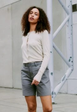 OXMO OXKVITA REGULAR FIT - Shorts - Pewter -OXMO Store d9bc0a3d017a485eb030f28f91126383