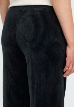 OXMO OXEBBA WIDE LEG - Tracksuit Bottoms - Black 13 OXMO OXEBBA WIDE LEG - Tracksuit Bottoms - Black -OXMO Store dd08665abc614b928a030a69f9fb3455