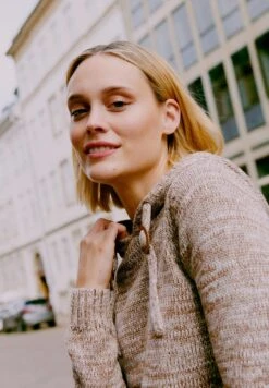 OXMO OXPHILIA - Jumper - Dune 18 OXMO OXPHILIA - Jumper - Dune -OXMO Store e0e8c9eb4e2c4bfe93b90a0334a08bbe