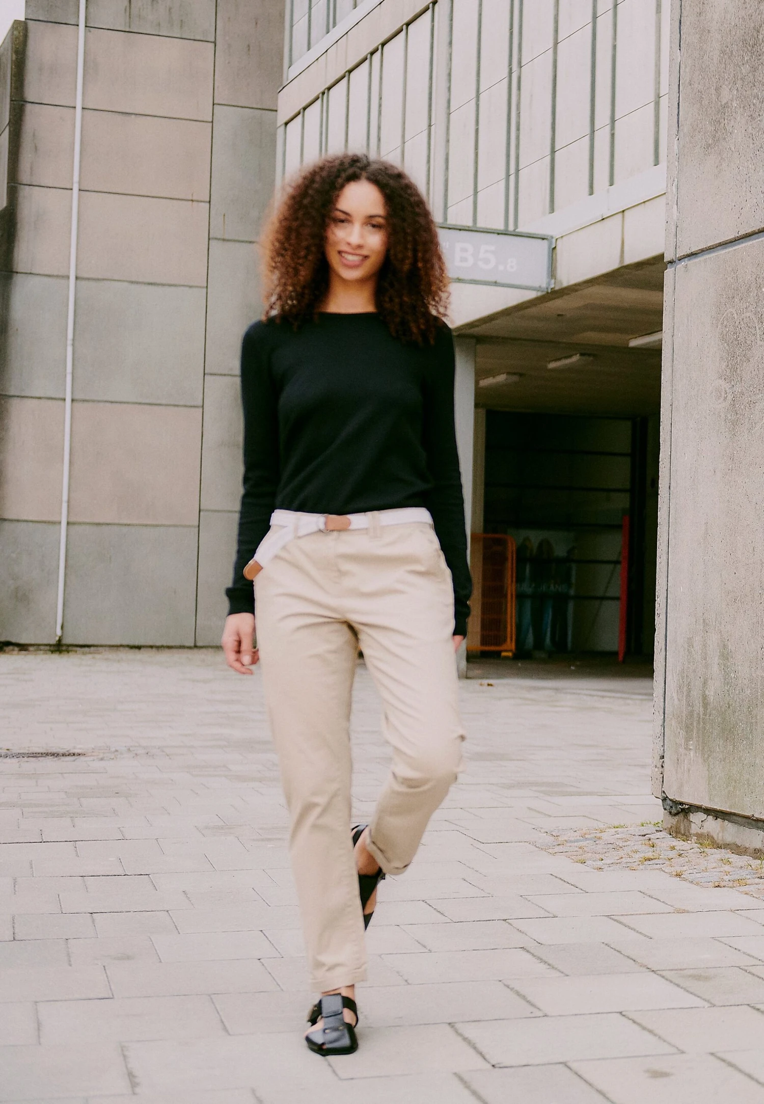 OXMO OXCHAKIRA - Chinos - Simple Tau 7 OXMO OXCHAKIRA - Chinos - Simple Tau - Image 7