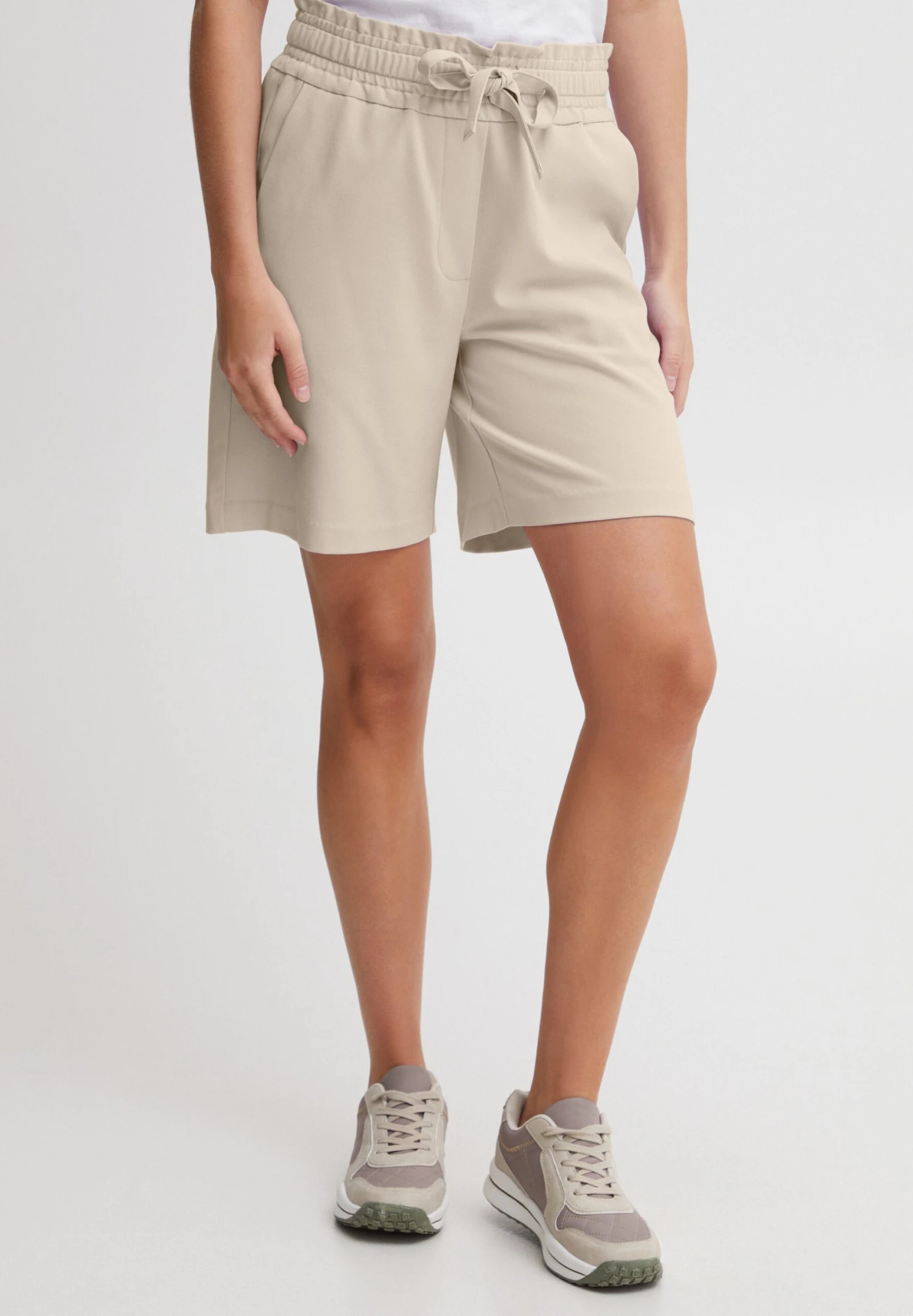 OXMO OXDANIELLA REGULAR FIT - Shorts - Cement 1 OXMO OXDANIELLA REGULAR FIT - Shorts - Cement