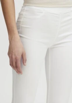 OXMO OXKEANA SLIM FIT - Shorts - Optical White 13 OXMO OXKEANA SLIM FIT - Shorts - Optical White -OXMO Store e61cf0b246a745098ac6bb795bd40f56