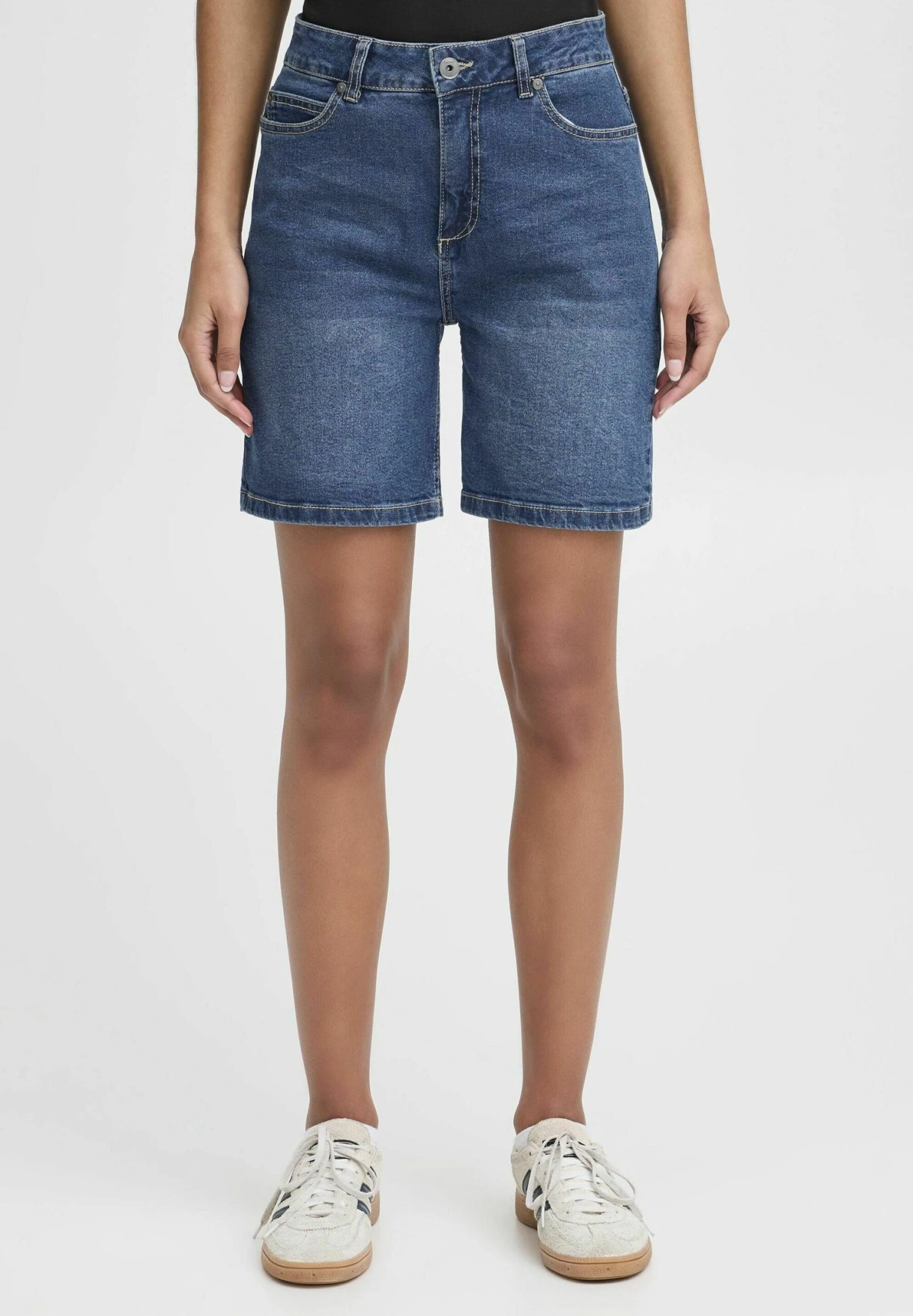 OXMO OXMIRA REGULAR FIT - Denim Shorts - Mid Blue Denim 1 OXMO OXMIRA REGULAR FIT - Denim Shorts - Mid Blue Denim