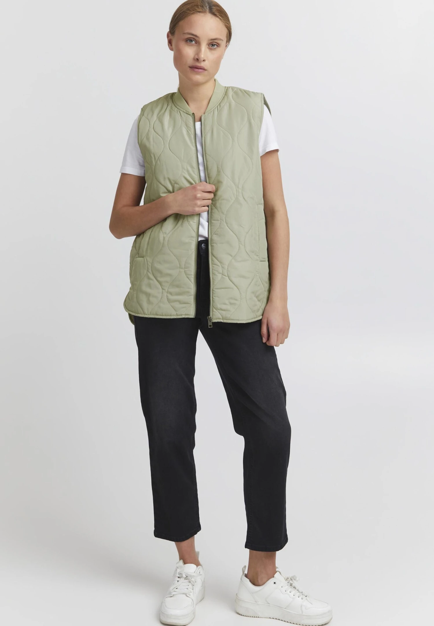 OXMO OXSvala - Waistcoat - Seagrass 2 OXMO OXSvala - Waistcoat - Seagrass - Image 2