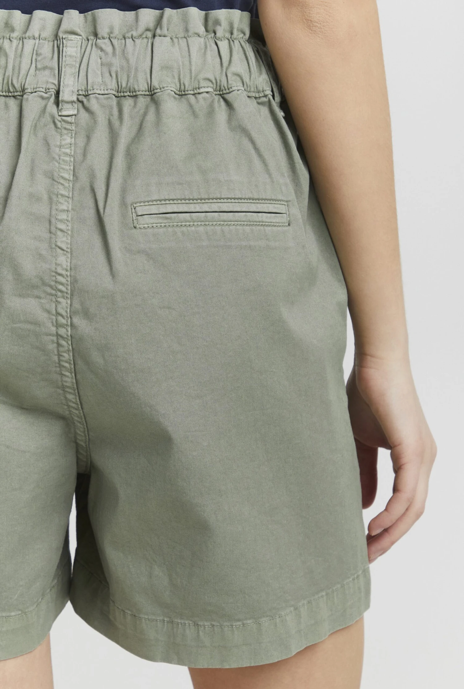 OXMO OXCHAI REGULAR FIT - Shorts - Seagrass 3 OXMO OXCHAI REGULAR FIT - Shorts - Seagrass - Image 3