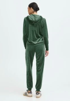 OXMO OXMITTA - Tracksuit - Cilantro 15 OXMO OXMITTA - Tracksuit - Cilantro -OXMO Store fe834f51071e4c649820295dc006832d